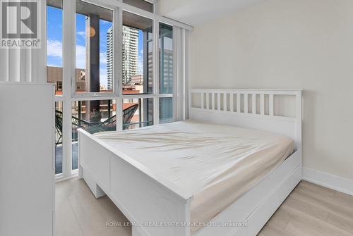 1405 - 32 Davenport Road, Toronto, ON - Indoor Photo Showing Bedroom