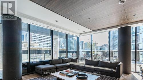 806 - 55 Charles Street E, Toronto, ON - Indoor Photo Showing Living Room