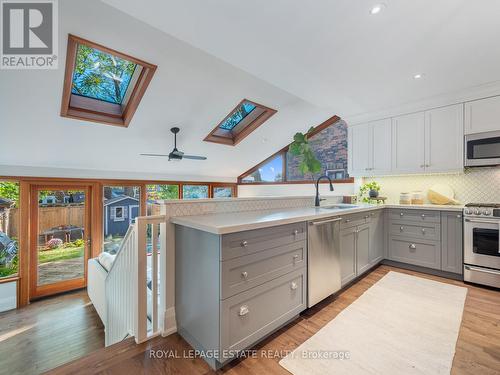 15 Avion Avenue, Toronto, ON - Indoor Photo Showing Kitchen