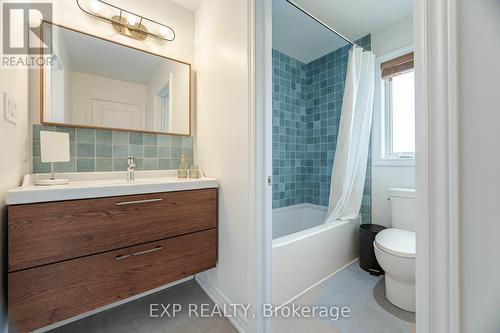 460 Autumn Hill Boulevard, Vaughan, ON - Indoor Photo Showing Bathroom