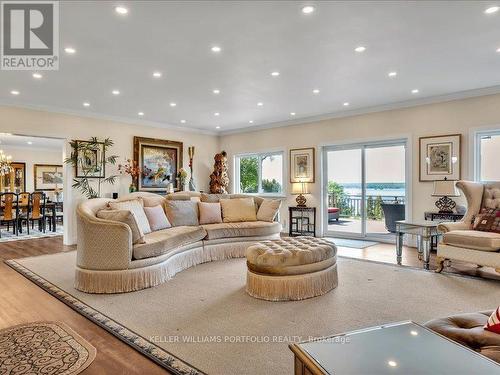 2250 Gilchrist Bay Road, Douro-Dummer, ON - Indoor Photo Showing Living Room