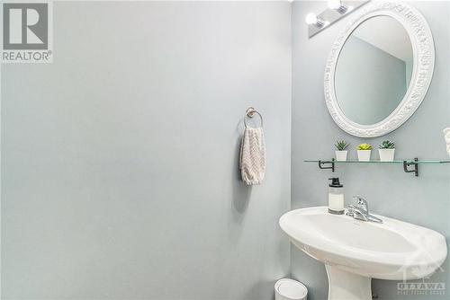 222 Tewsley Drive, Ottawa, ON - Indoor Photo Showing Bathroom