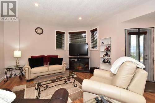 2597 Grandview Place, Blind Bay, BC - Indoor Photo Showing Living Room