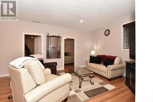 2597 Grandview Place, Blind Bay, BC - Indoor Photo Showing Living Room