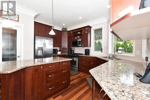 2597 Grandview Place, Blind Bay, BC - Indoor Photo Showing Kitchen With Double Sink With Upgraded Kitchen