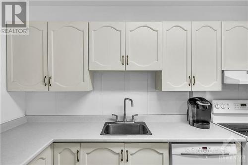 59 Sundback Lane, Ottawa, ON - Indoor Photo Showing Kitchen