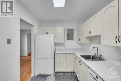 59 Sundback Lane, Ottawa, ON - Indoor Photo Showing Kitchen