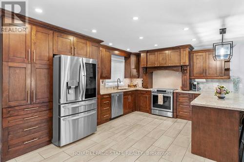 95 Thoroughbred Boulevard, Hamilton, ON - Indoor Photo Showing Kitchen