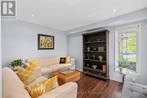 95 Thoroughbred Boulevard, Hamilton, ON - Indoor Photo Showing Living Room