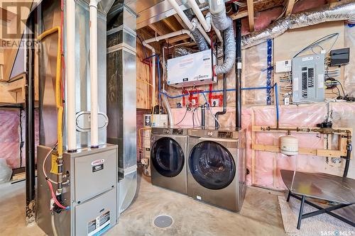 212 Cowan Crescent, Martensville, SK - Indoor Photo Showing Laundry Room