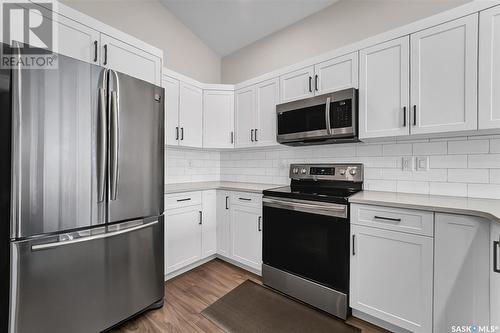 212 Cowan Crescent, Martensville, SK - Indoor Photo Showing Kitchen