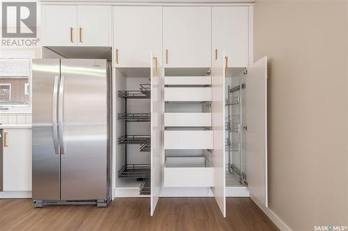 75 Sunset Drive, Regina, SK - Indoor Photo Showing Kitchen With Stainless Steel Kitchen