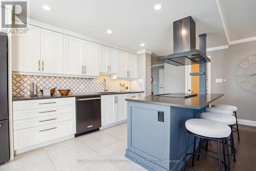 604 - 360 Watson Street W, Whitby (Port Whitby), ON - Indoor Photo Showing Kitchen With Upgraded Kitchen