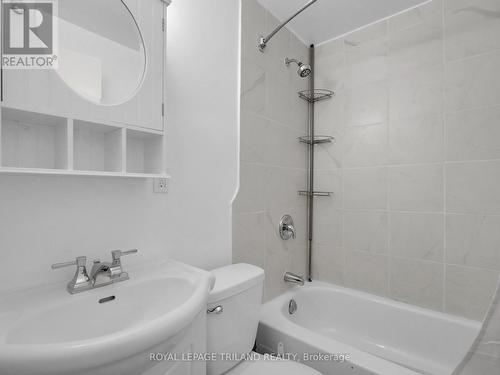 4 Piece Bathroom - 109 - 1830 Dumont Street, London, ON - Indoor Photo Showing Bathroom