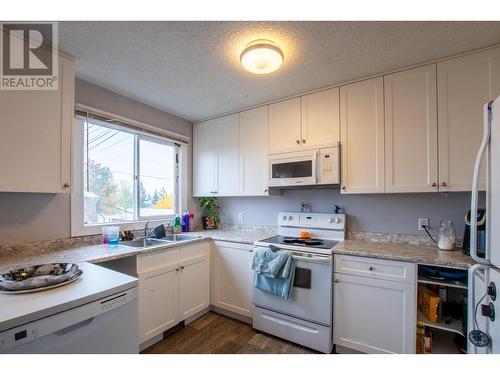 1022-1026 Harper Street, Prince George, BC - Indoor Photo Showing Kitchen With Double Sink