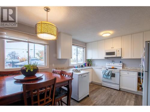 1022-1026 Harper Street, Prince George, BC - Indoor Photo Showing Kitchen With Double Sink