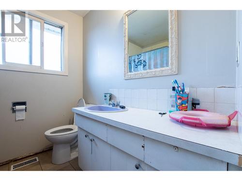 1022-1026 Harper Street, Prince George, BC - Indoor Photo Showing Bathroom