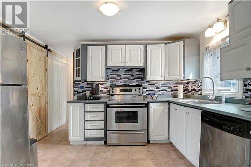 1294 8Th Concession Road W Unit# 81, Flamborough, ON - Indoor Photo Showing Kitchen