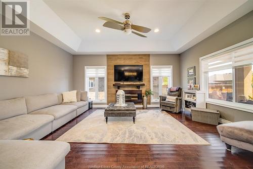 53 Hilton Court, Amherstburg, ON - Indoor Photo Showing Living Room