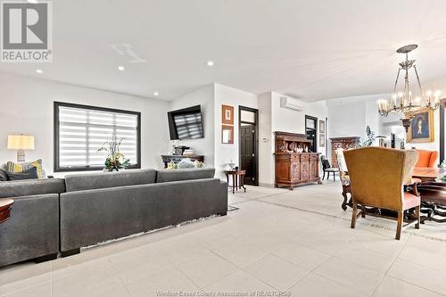 9120 Highway 3, Tecumseh, ON - Indoor Photo Showing Living Room