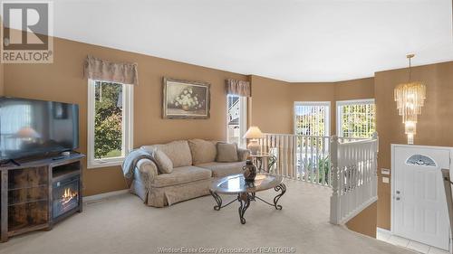 1565 Lovell Crescent, Lasalle, ON - Indoor Photo Showing Living Room