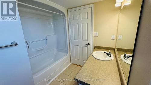 210 - 1460 Bishops Gate, Oakville, ON - Indoor Photo Showing Bathroom