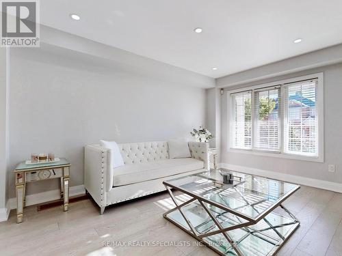 13 Gallview Lane, Brampton, ON - Indoor Photo Showing Living Room