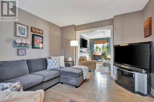 23 - 1 Woodspring Court, Hamilton, ON - Indoor Photo Showing Living Room