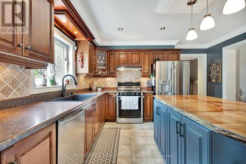 23 - 1 Woodspring Court, Hamilton, ON - Indoor Photo Showing Kitchen With Upgraded Kitchen