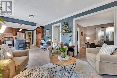 23 - 1 Woodspring Court, Hamilton, ON - Indoor Photo Showing Living Room