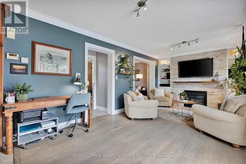 23 - 1 Woodspring Court, Hamilton, ON - Indoor Photo Showing Living Room With Fireplace