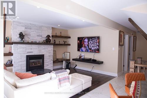 10 Anne Court, Grimsby, ON - Indoor Photo Showing Living Room With Fireplace