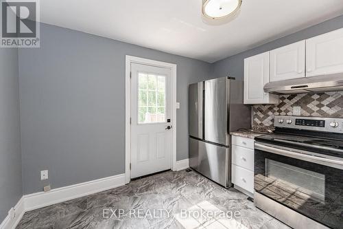 140 Gage Avenue N, Hamilton, ON - Indoor Photo Showing Kitchen