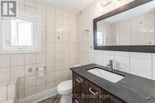 140 Gage Avenue N, Hamilton, ON - Indoor Photo Showing Bathroom