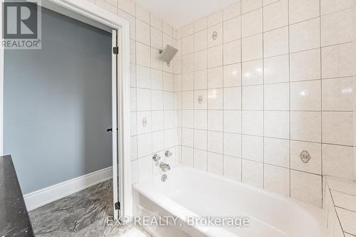 140 Gage Avenue N, Hamilton, ON - Indoor Photo Showing Bathroom