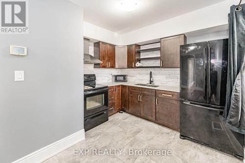 140 Gage Avenue N, Hamilton, ON - Indoor Photo Showing Kitchen