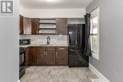 140 Gage Avenue N, Hamilton, ON - Indoor Photo Showing Kitchen