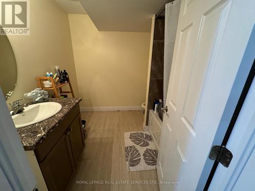 2 - 614 West 5Th Street, Hamilton, ON - Indoor Photo Showing Bathroom