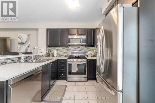 9 Dorchester Terrace, Hamilton, ON - Indoor Photo Showing Kitchen With Stainless Steel Kitchen With Double Sink With Upgraded Kitchen