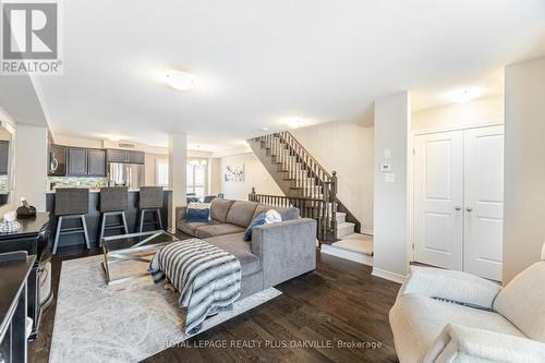 9 Dorchester Terrace, Hamilton, ON - Indoor Photo Showing Living Room