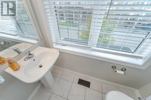 9 Dorchester Terrace, Hamilton, ON - Indoor Photo Showing Bathroom