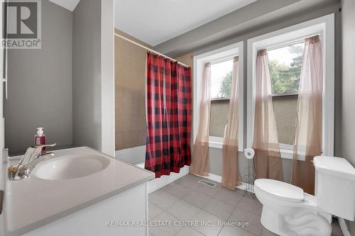 31 Gibson Avenue, Hamilton, ON - Indoor Photo Showing Bathroom