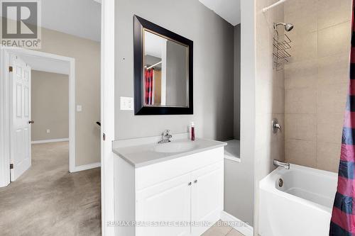 31 Gibson Avenue, Hamilton, ON - Indoor Photo Showing Bathroom