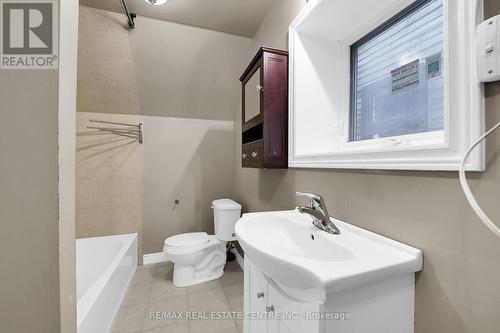 31 Gibson Avenue, Hamilton, ON - Indoor Photo Showing Bathroom