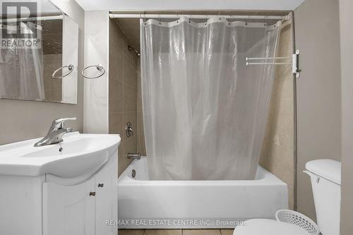 31 Gibson Avenue, Hamilton, ON - Indoor Photo Showing Bathroom