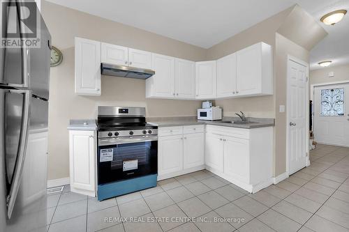 31 Gibson Avenue, Hamilton, ON - Indoor Photo Showing Kitchen