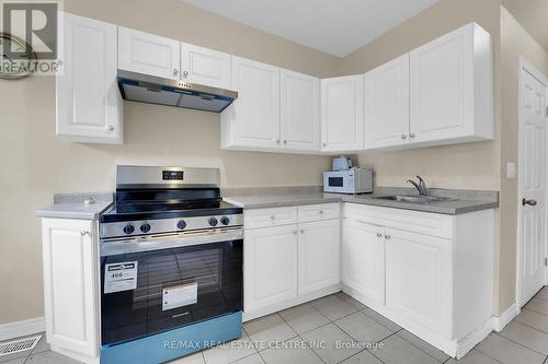 31 Gibson Avenue, Hamilton, ON - Indoor Photo Showing Kitchen