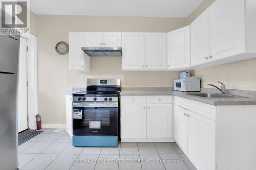 31 Gibson Avenue, Hamilton, ON - Indoor Photo Showing Kitchen