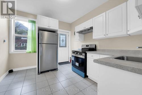 31 Gibson Avenue, Hamilton, ON - Indoor Photo Showing Kitchen