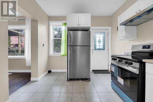 31 Gibson Avenue, Hamilton, ON - Indoor Photo Showing Kitchen